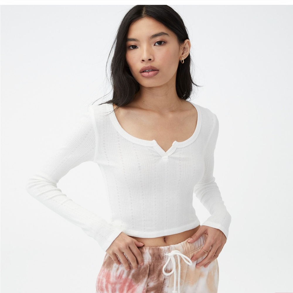White shrunken tee from aero